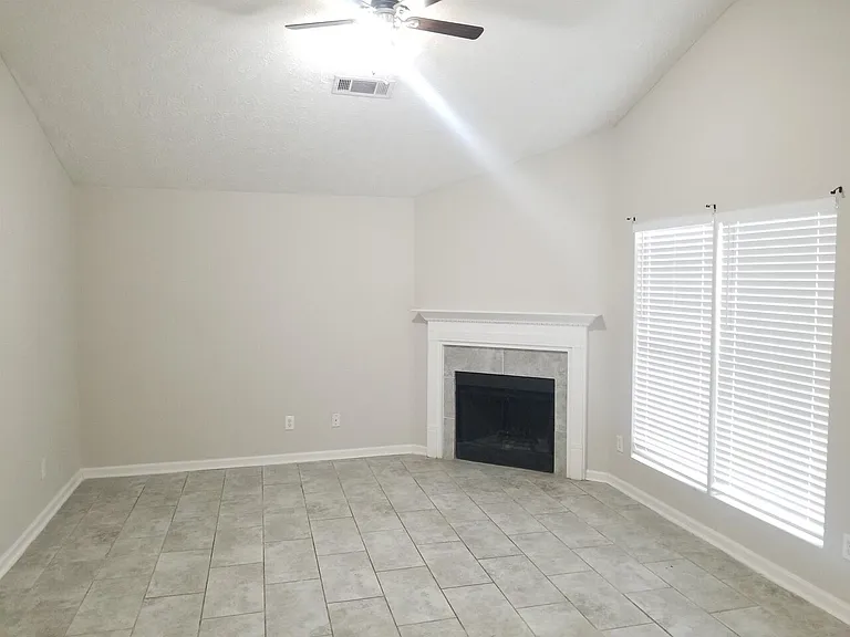 686 Morrow Rd — Photo 6
