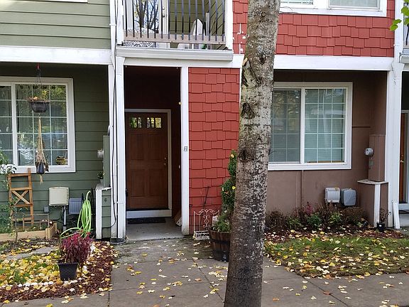 4th image of 852 SE Woodrow Ln