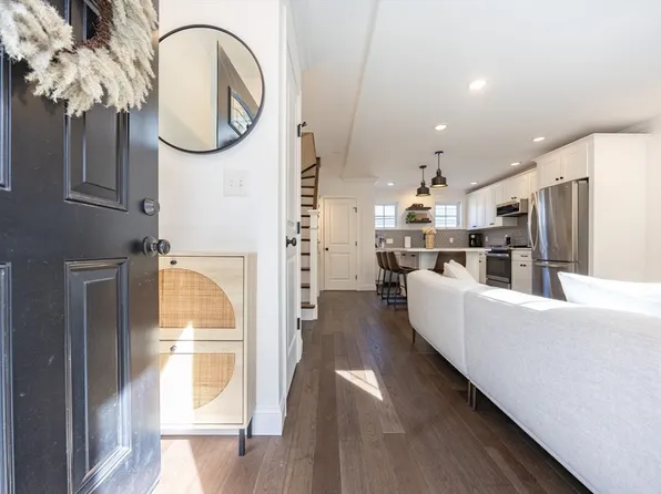 2 Coral Pl, Charlestown, MA 02129