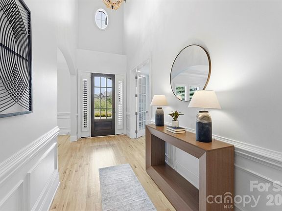 2nd image of 1009 Princessa Dr