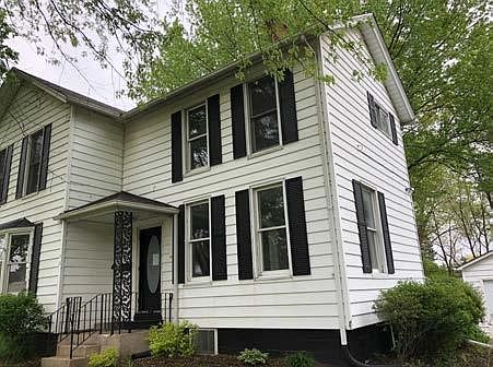 2nd image of 914 Center St