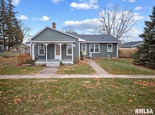 108 N Cleveland St, Roanoke, IL
