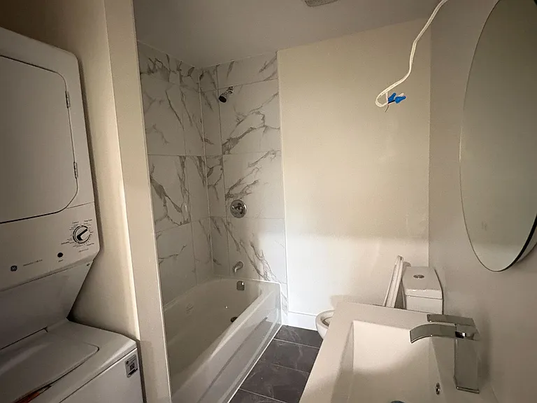 145 Riverhead Dr #BASEMENT — Photo 9