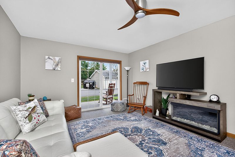 5th image of 102 Evergreen Place