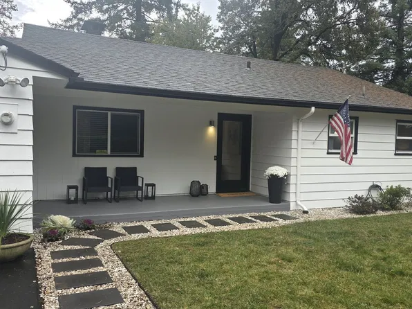 1437 Oak St, Lake Oswego, OR 97034
