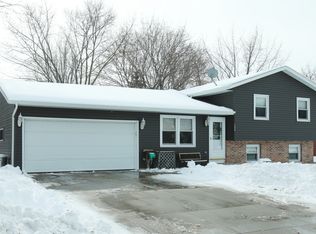 124 Lexington Ct, Neenah, WI 54956