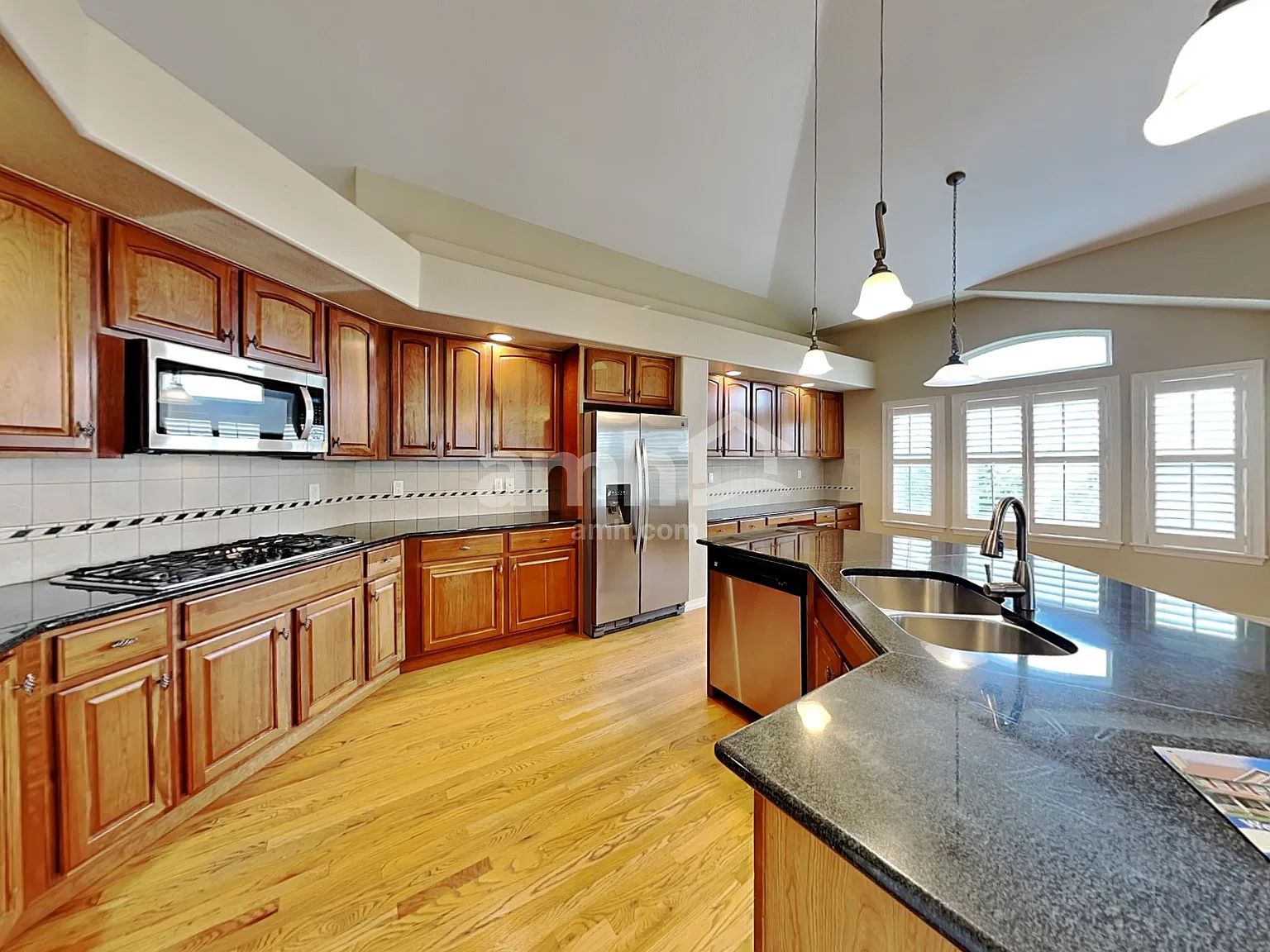 3 bed, 2.5 bath, 2651 sqft, $3,455 — Photo 3