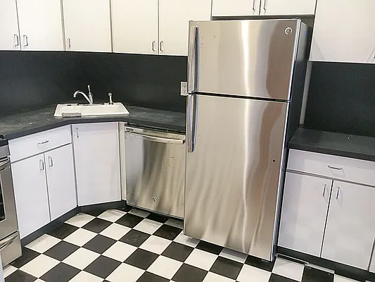 Rented by Francine Realty | media 15