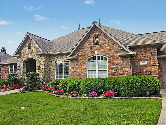 4th image of 675 Richmond Cir
