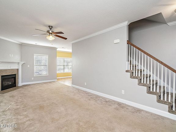 5th image of 952 Vicar Ln