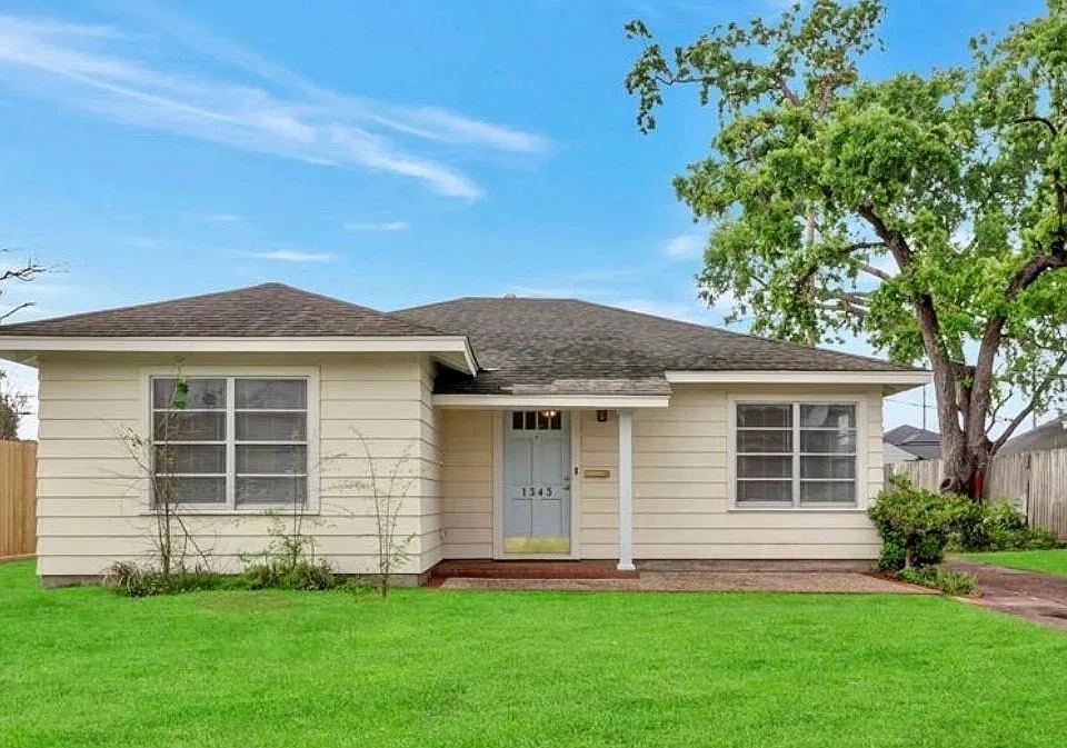 1343 Gardenia Dr