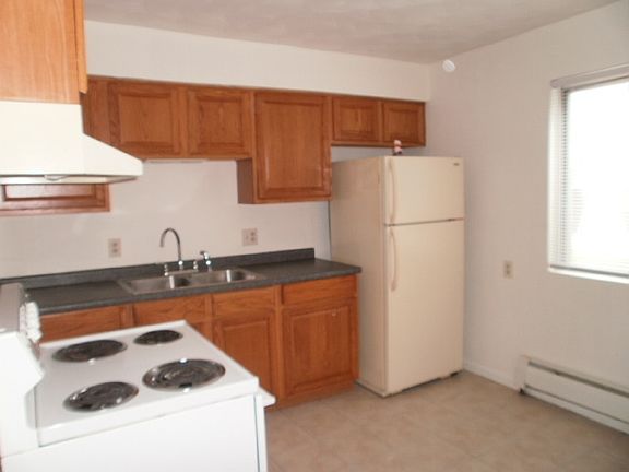5th image of 1405 Huntington Ave APT 1