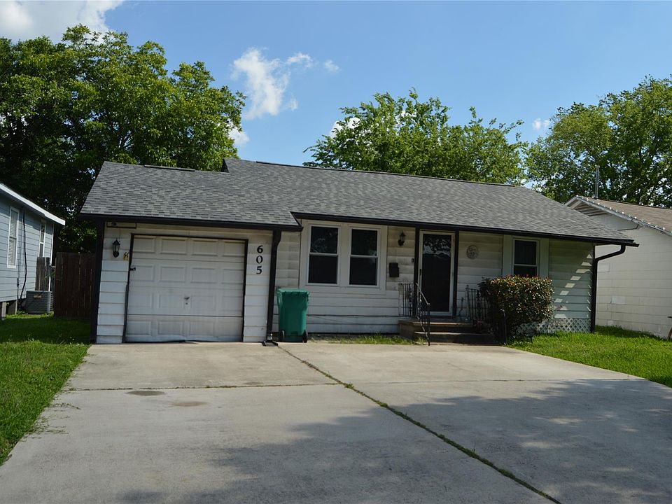 1st image of 605 Maple Ave