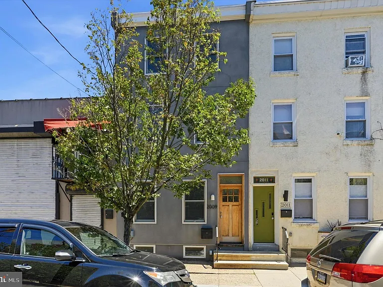 2009 E Sergeant St — Photo 1
