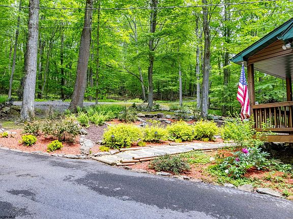 4th image of 136 Stonecrop Ct