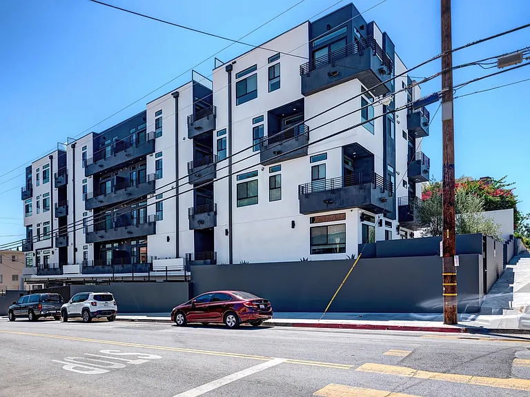 338 N Mariposa Ave — Photo 42