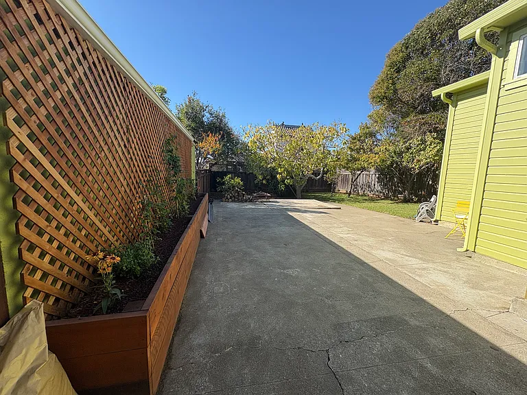 1017 Everett St — Photo 11