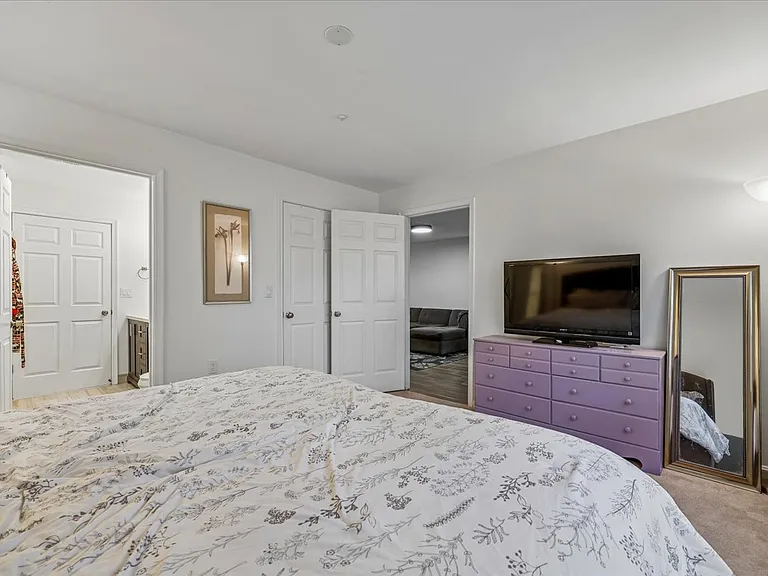 10010 Vanderbilt Cir #39 — Photo 15