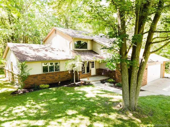 20450 Wahrman Rd, New Boston, MI 48164