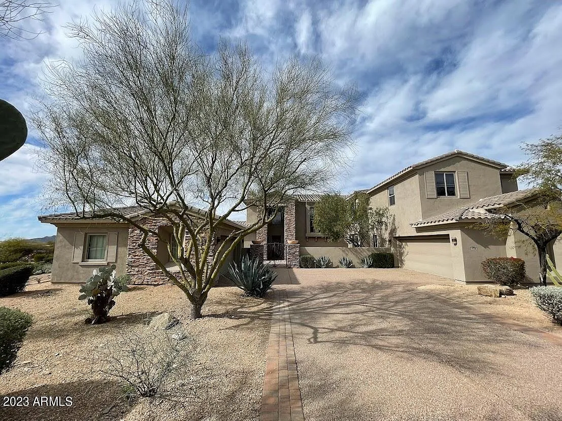 5 bed, 4.5 bath, 5089 sqft, $4,475 — Photo 2