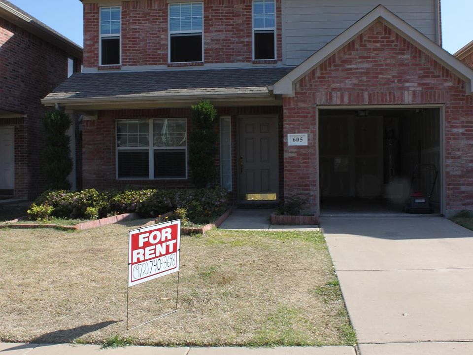 1st image of 605 Fleming St