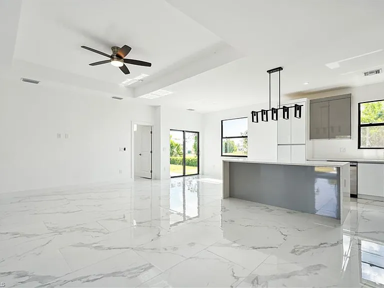 4309 NW 38th Ave — Photo 3