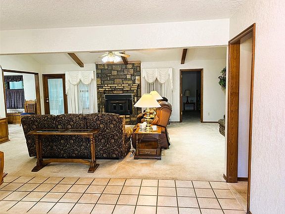 4th image of 901 W Park Ln