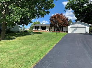 42 Stony Brook Ln, Fairport, NY 14450