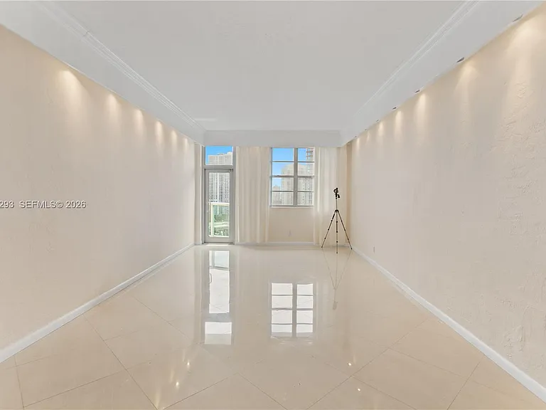 19390 Collins Ave #17 — Photo 12