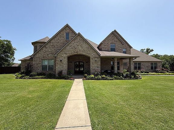 2nd image of 1501 Felice Ln
