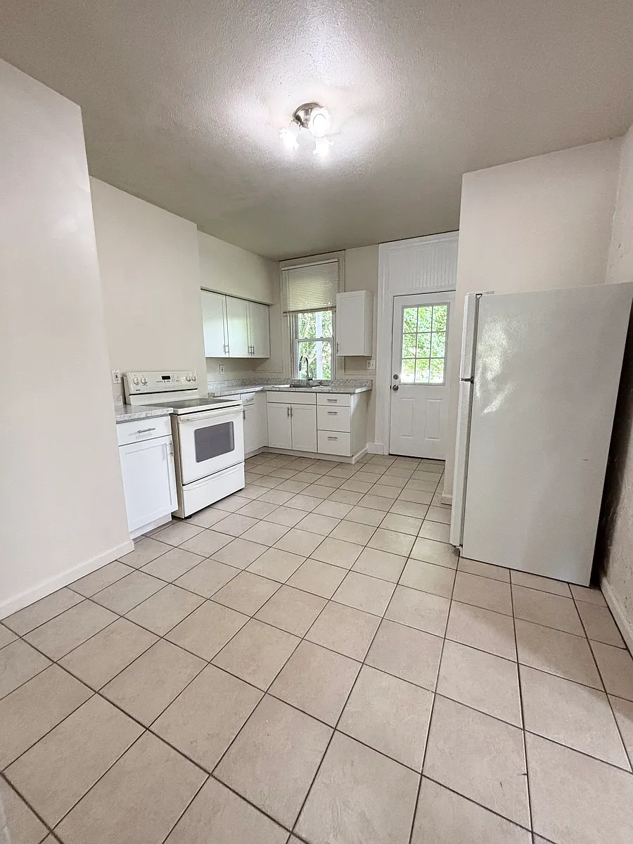 Photo 2 of 12 - 326 6th Ave #1 - Carnegie, PA Brand new kitchen cabinets & countertops - 326 6th Ave #1