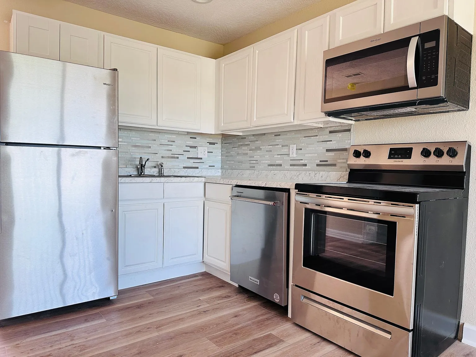 2 bed, 700 sqft, $925 — Photo 4