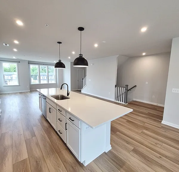 648 Brookwood Glen Ter #B — Photo 6