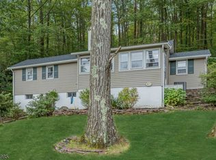 36 Ferris Ln, Oak Ridge, NJ 07438