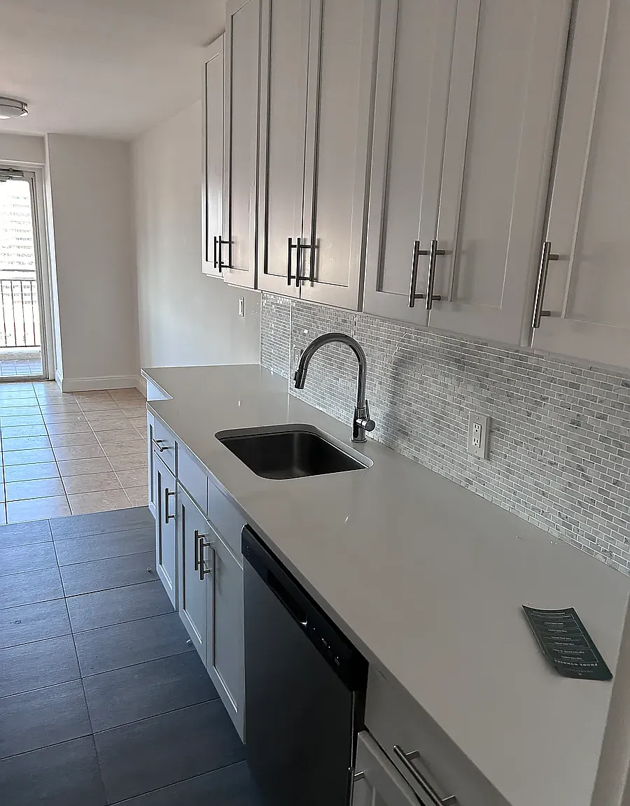 Shorecrest Towers — Photo 2