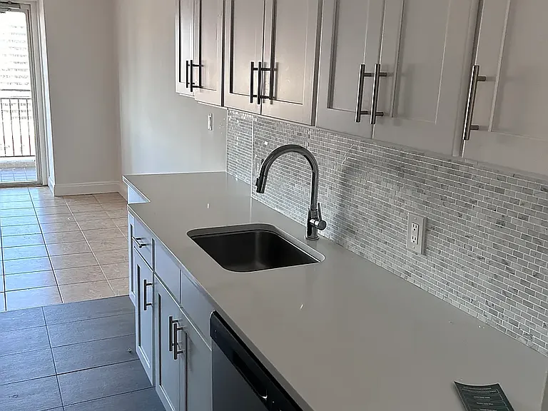 Shorecrest Towers — Photo 2