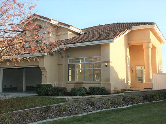 Entrance on side under column