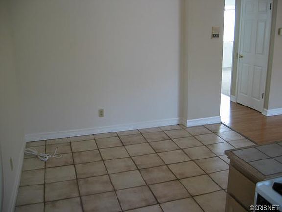 5th image of 4370 Troost Ave Unit 205