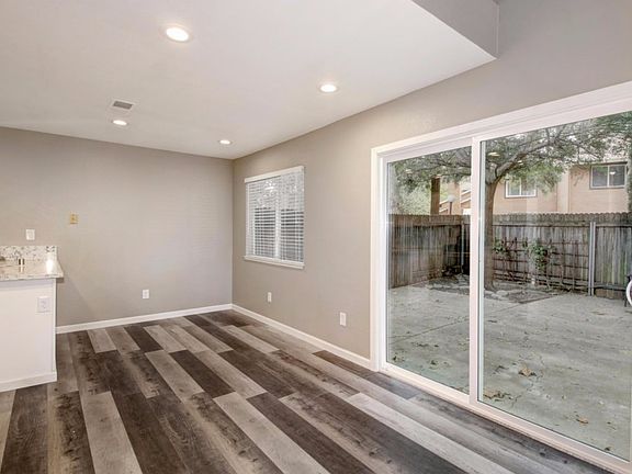 5th image of 2698 Decker Way