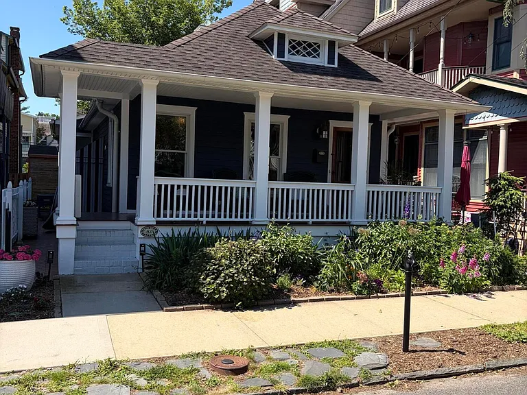 82 Abbott Ave — Photo 1