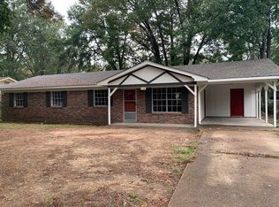 438 Winterset Dr, Columbus, MS 39702