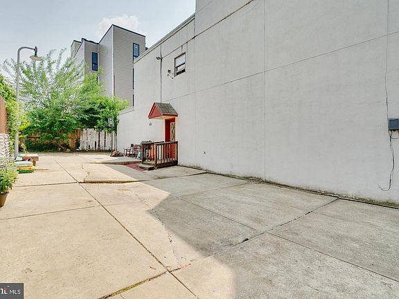 5th image of 1425 Marlborough St