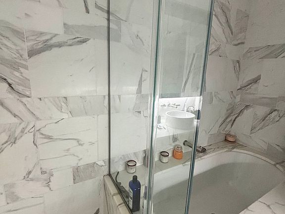 5th image of 18 W 48th St APT 6D