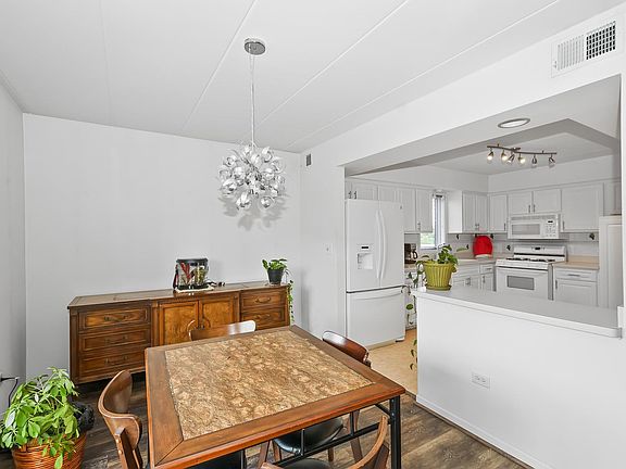 3rd image of 16749 Paxton Ave APT 2N