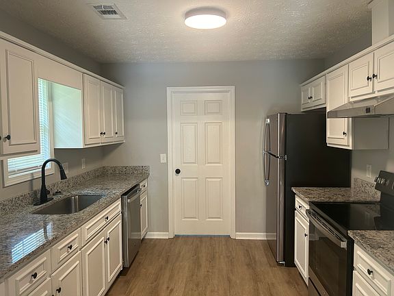 3rd image of 7001 Hunter Hill Ct