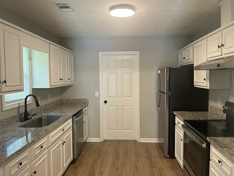 7001 Hunter Hill Ct — Photo 3