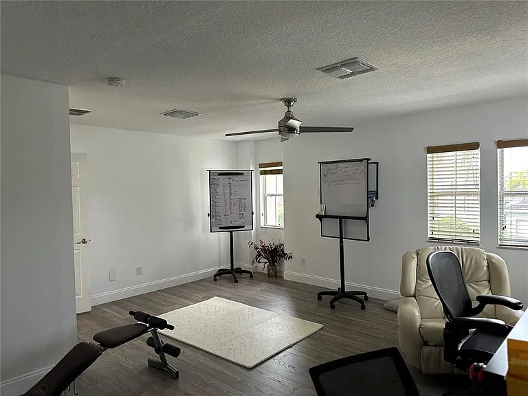 10018 Chorlton Cir — Photo 46