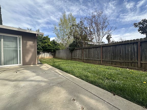 4th image of 9370 Medallion Way