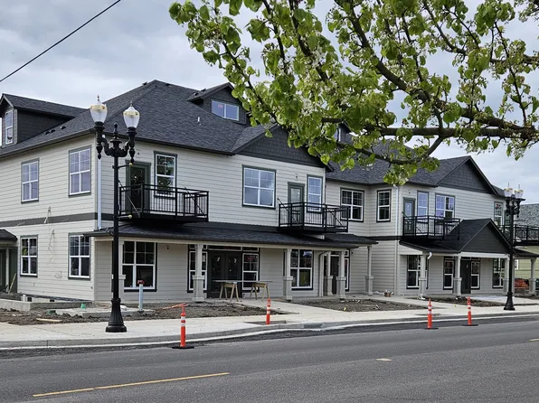 120 E St #206, Independence, OR 97351