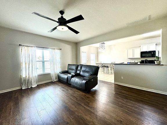 4th image of 1100 Port Way